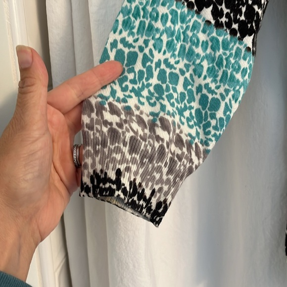 Medium Joseph A front buttoned cardigan. - Picture 4 of 6